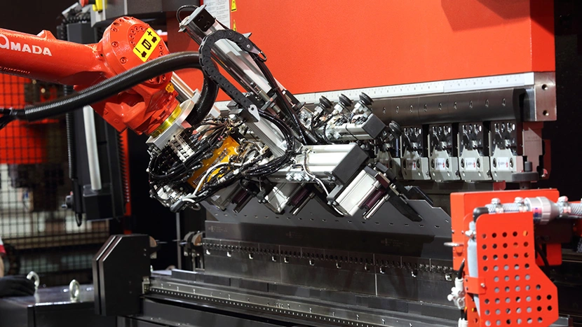 HG 1303 RM Hydraulic Press Bending Machine with Large Robotic Arm and Gripper Attached Bending Sheet Metal